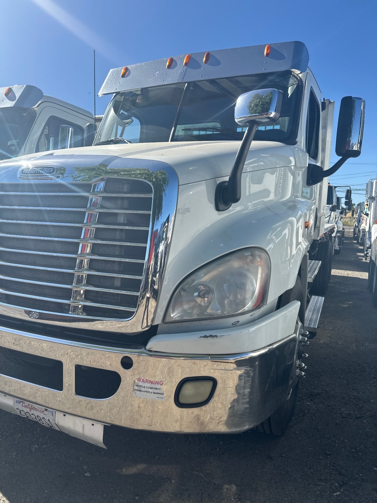 2015 Freightliner/Mercedes CASCADIA 125 587200