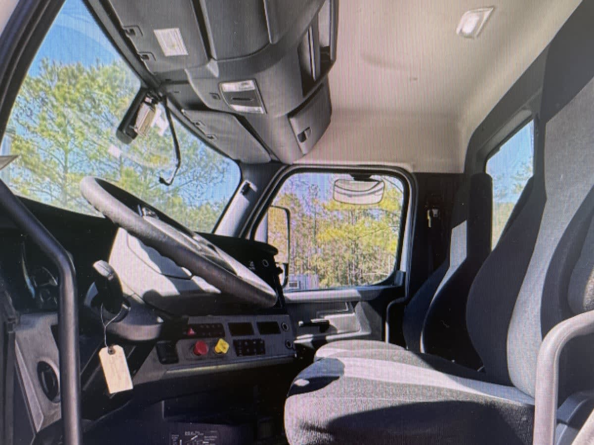 2019 Freightliner - image 9