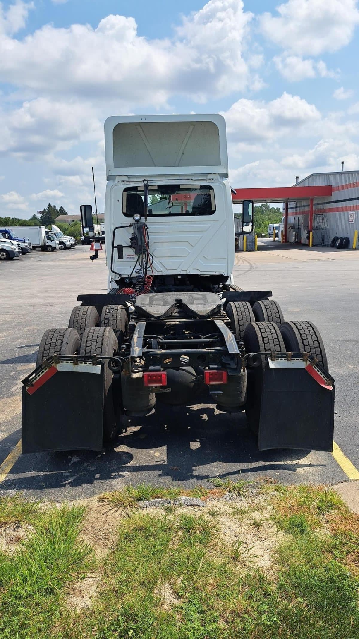 2022 Navistar International LT625 DAYCAB T/A 588979