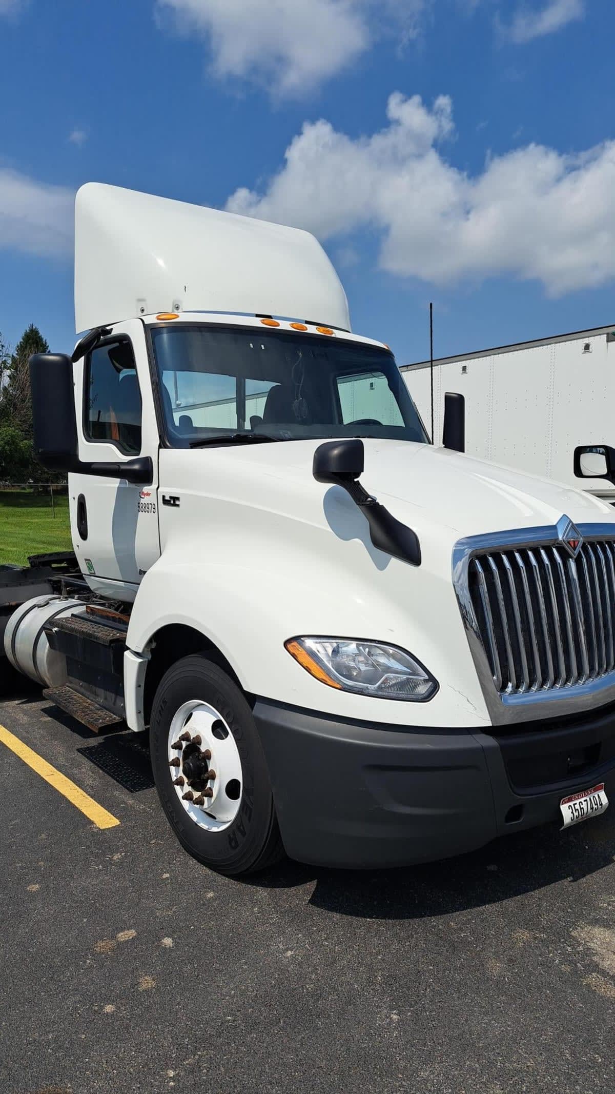 2022 Navistar International LT625 DAYCAB T/A 588979