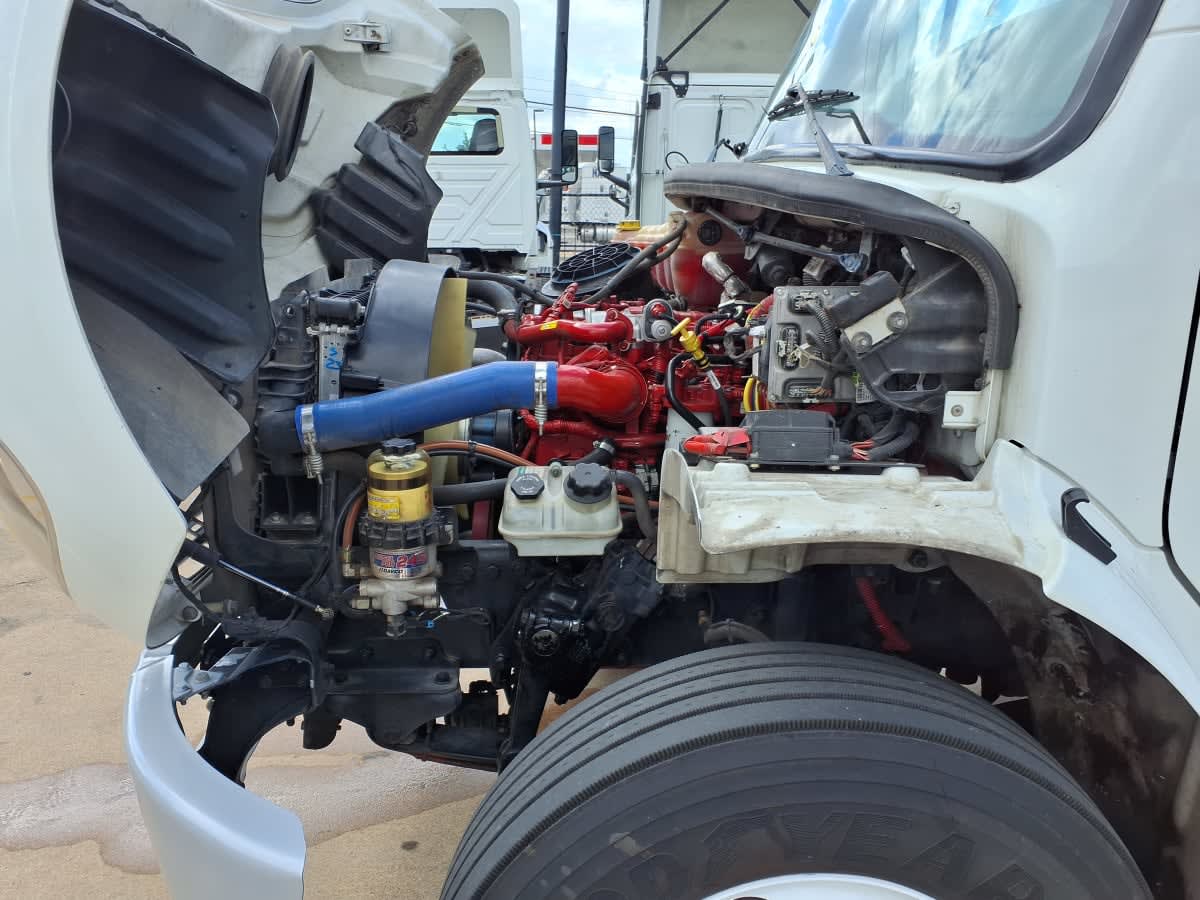 2023 Freightliner/Mercedes M2 106 589705