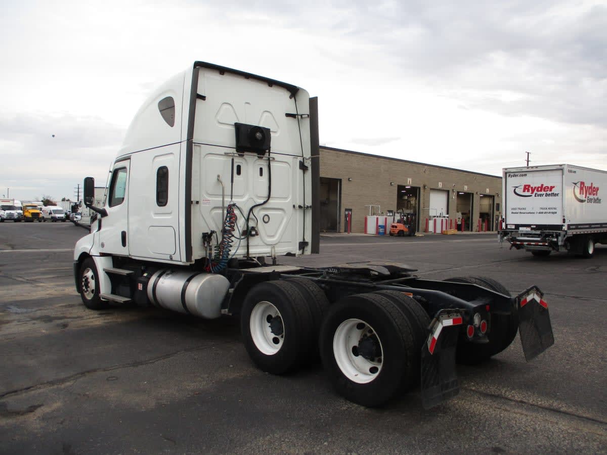 2023 Freightliner Cascadia in Commerce City, CO — photo 6