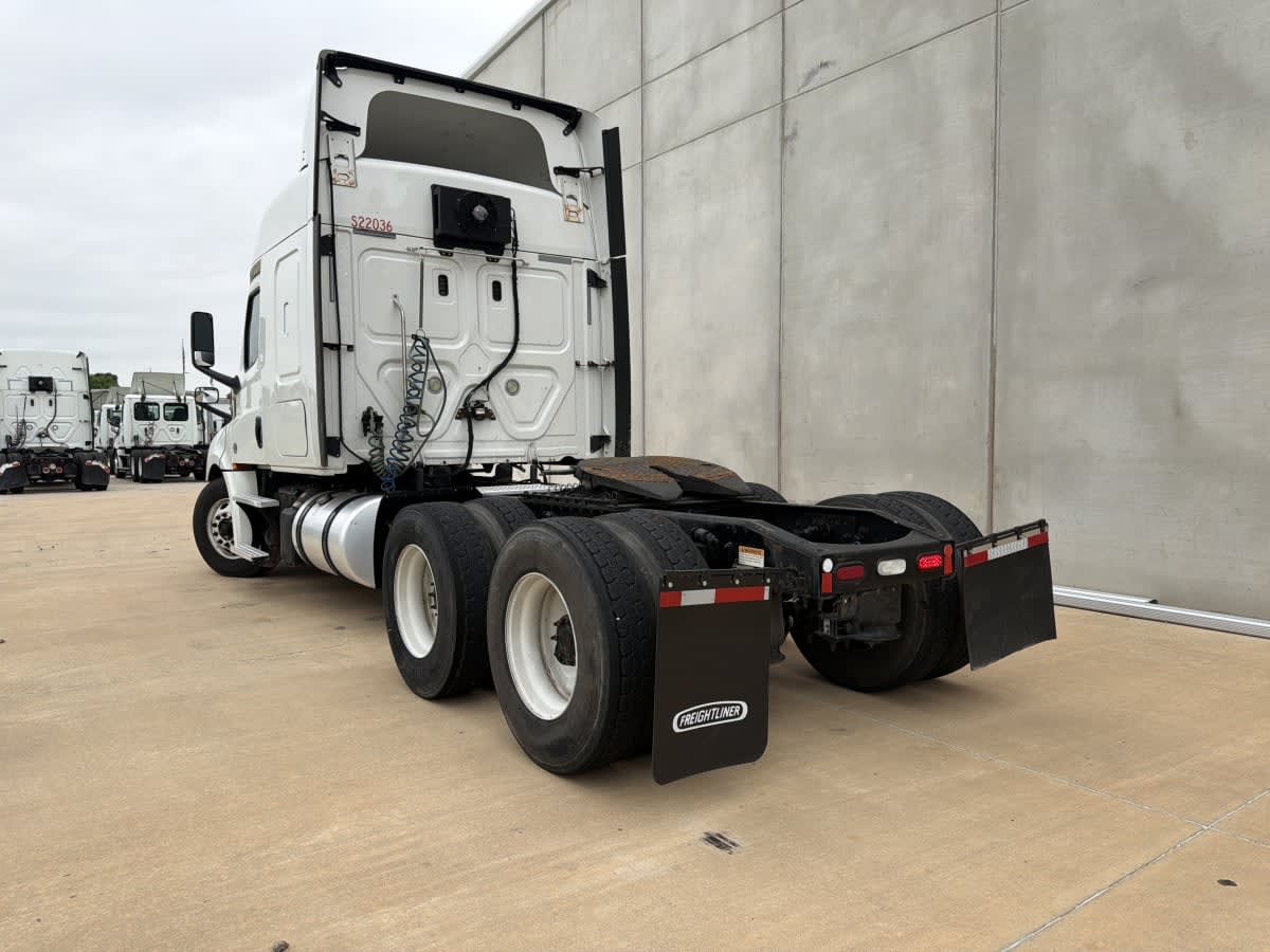 2019 Freightliner Cascadia in Oklahoma City, OK — photo 6