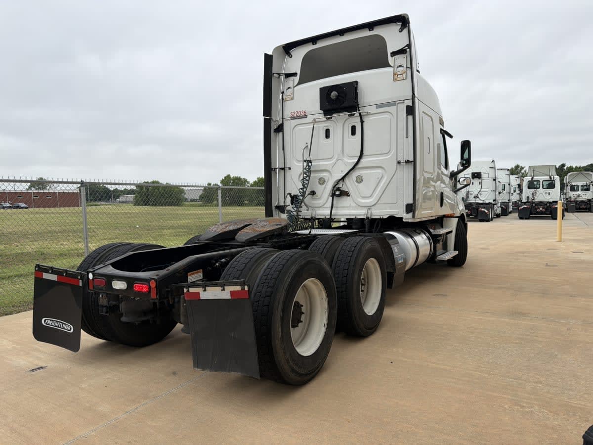 2019 Freightliner Cascadia in Oklahoma City, OK — photo 4