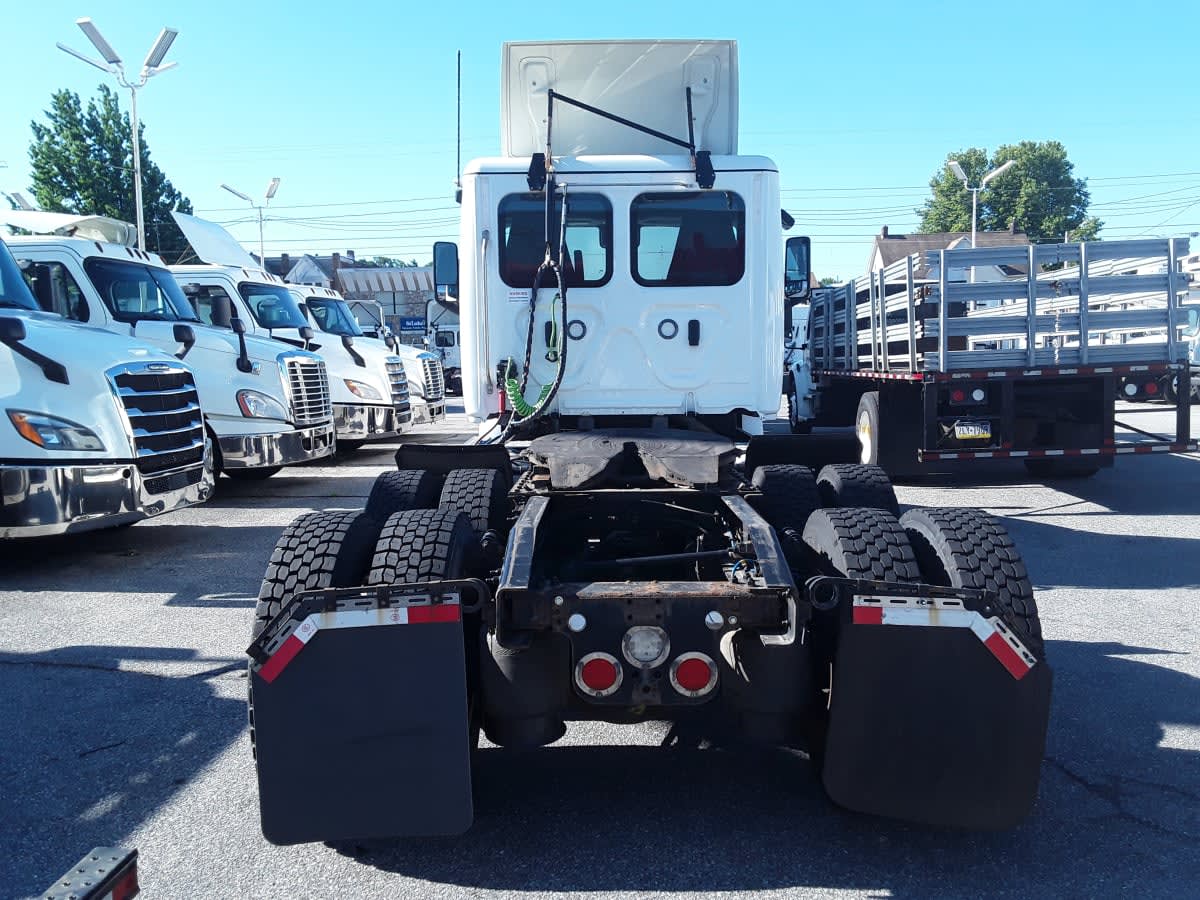 2023 Freightliner Cascadia in Allentown, PA — photo 5