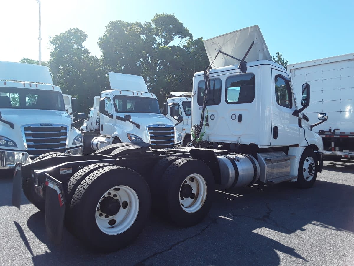 2023 Freightliner Cascadia in Allentown, PA — photo 4