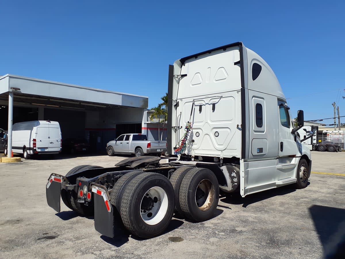 2023 Freightliner - image 4