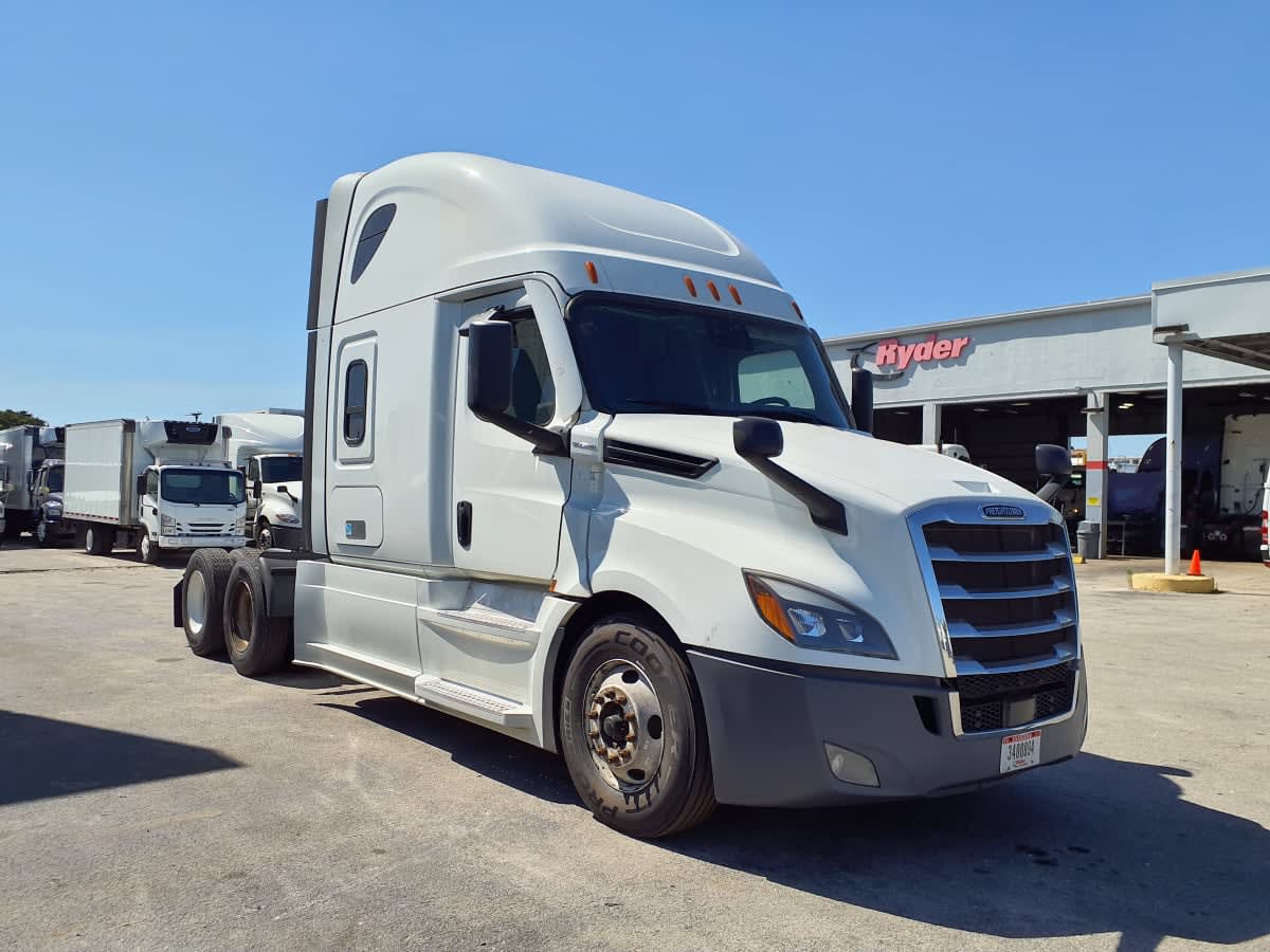 2023 Freightliner - image 3