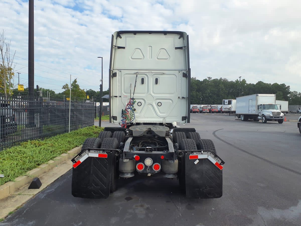 2023 Freightliner Cascadia in Atlanta, GA — photo 5