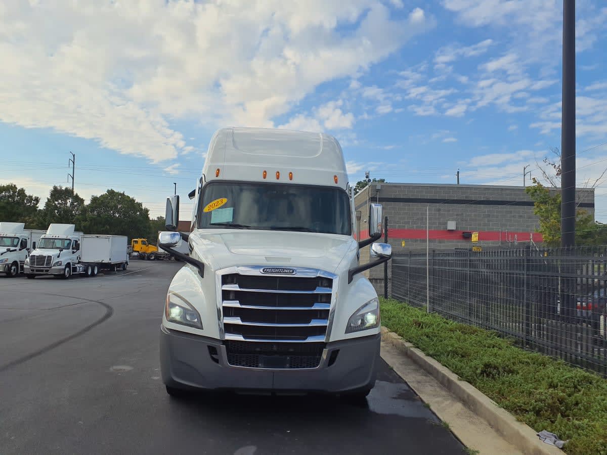 2023 Freightliner Cascadia in Atlanta, GA — photo 2