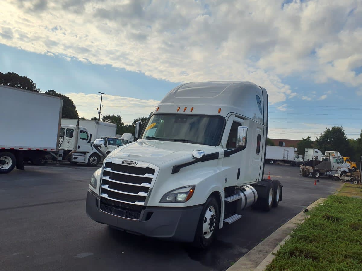 2023 Freightliner Cascadia in Atlanta, GA — photo 3