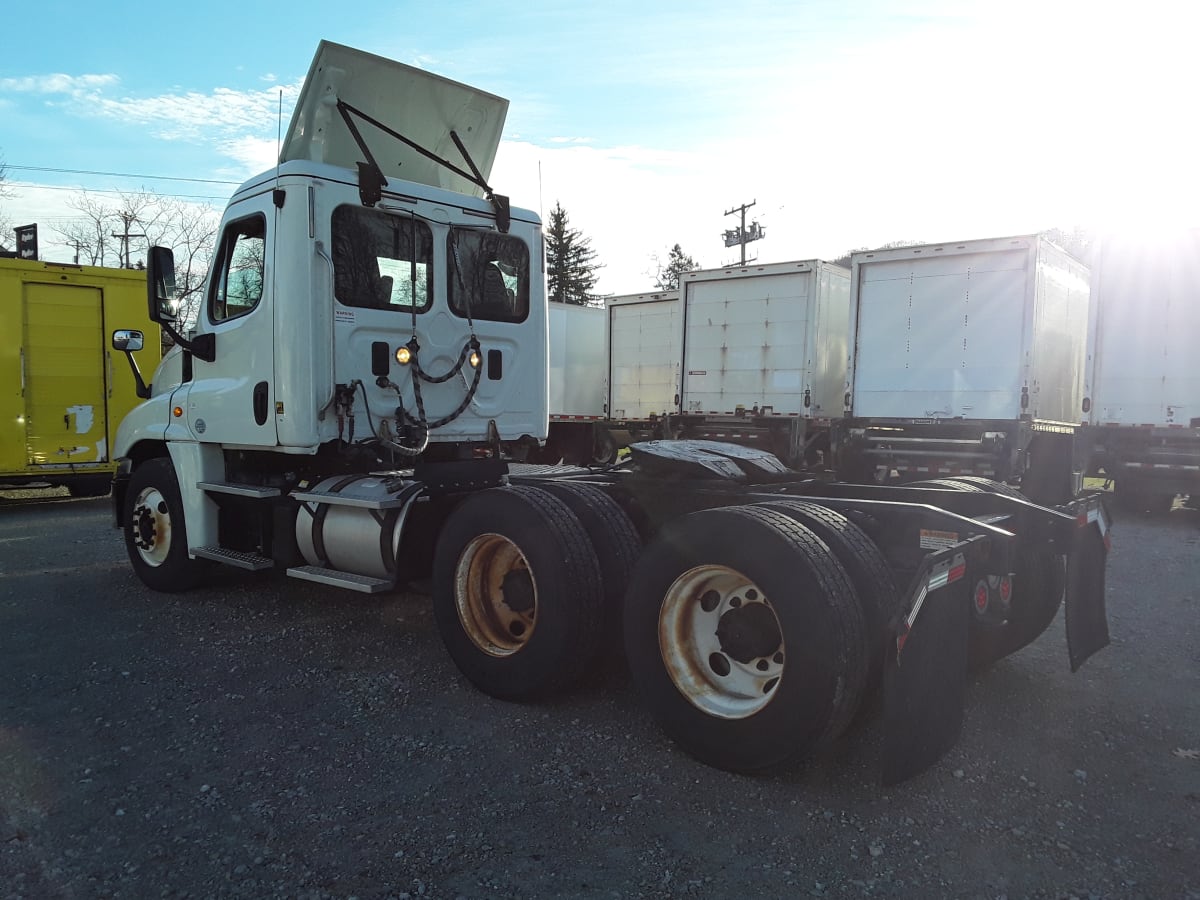 2015 Freightliner/Mercedes CASCADIA 125 592194