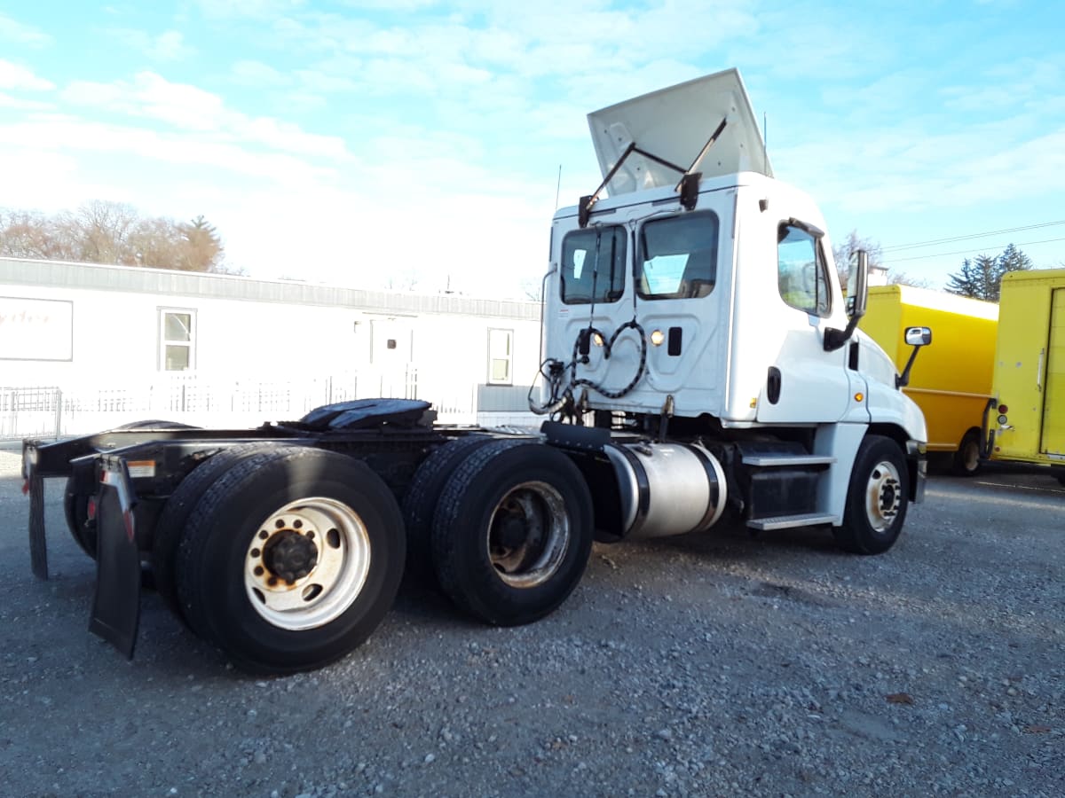 2015 Freightliner/Mercedes CASCADIA 125 592194