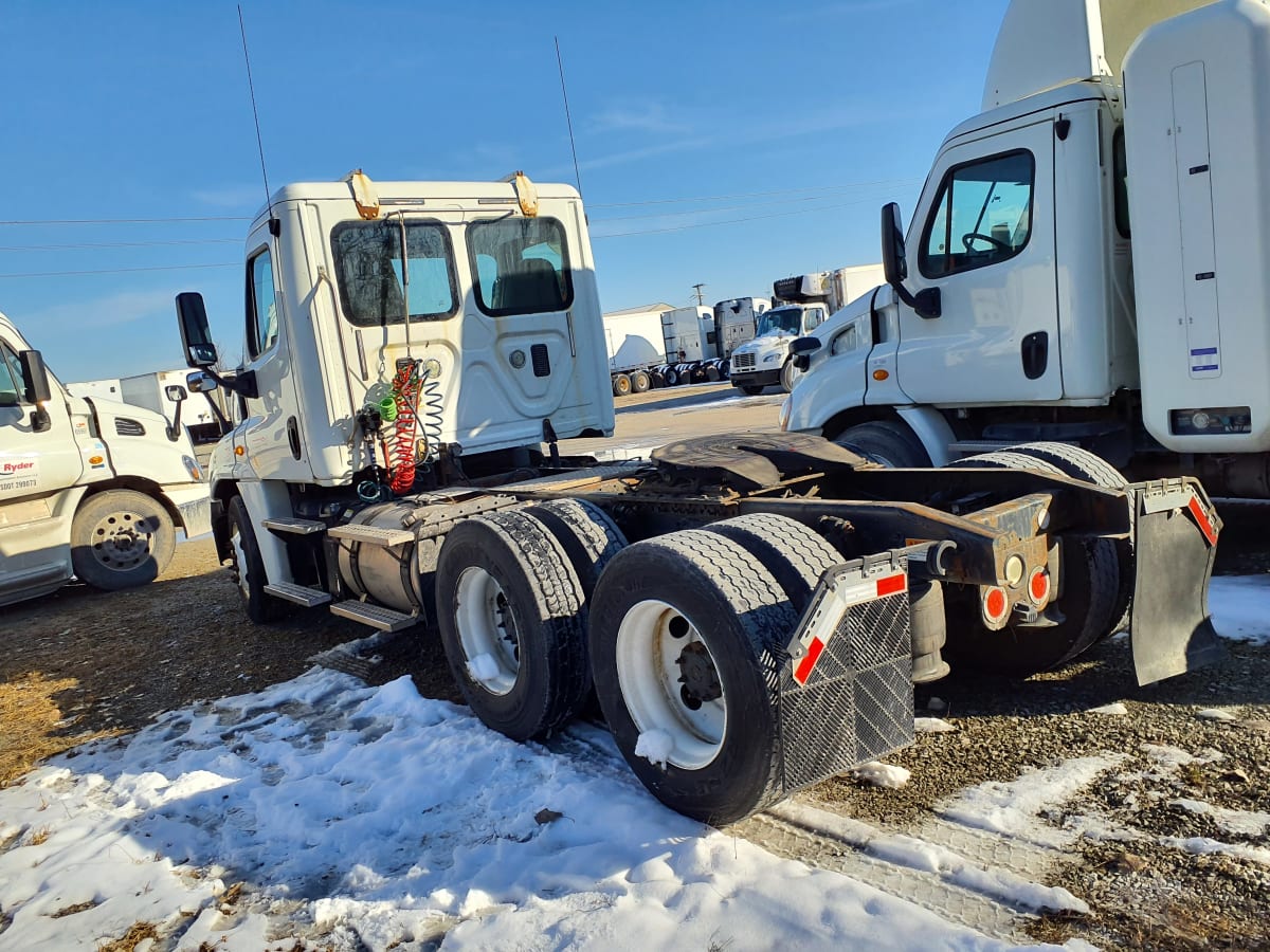 2015 Freightliner/Mercedes CASCADIA 125 592351