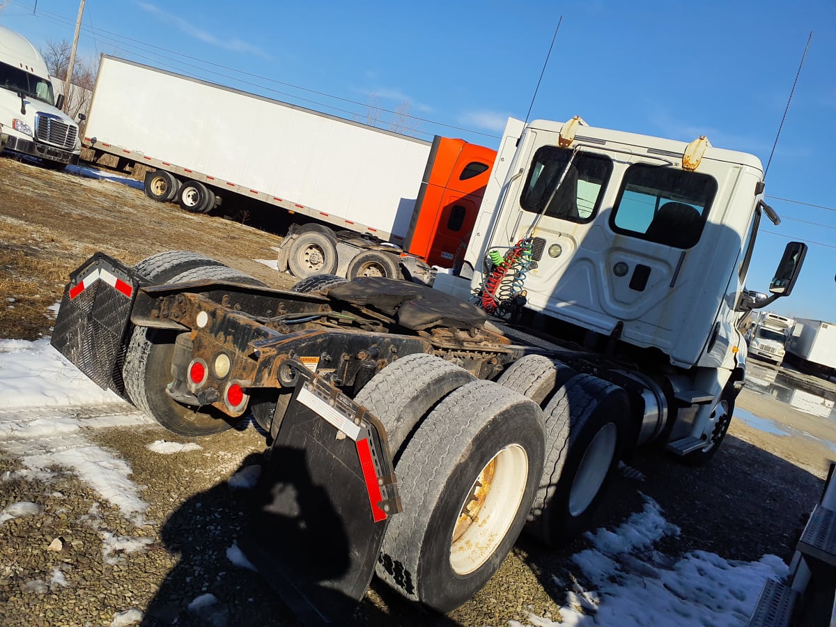 2015 Freightliner/Mercedes CASCADIA 125 592351