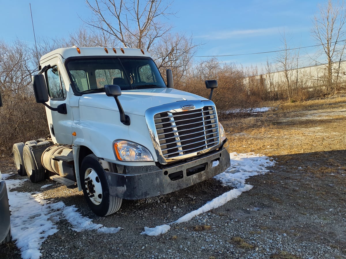 2015 Freightliner/Mercedes CASCADIA 125 592351