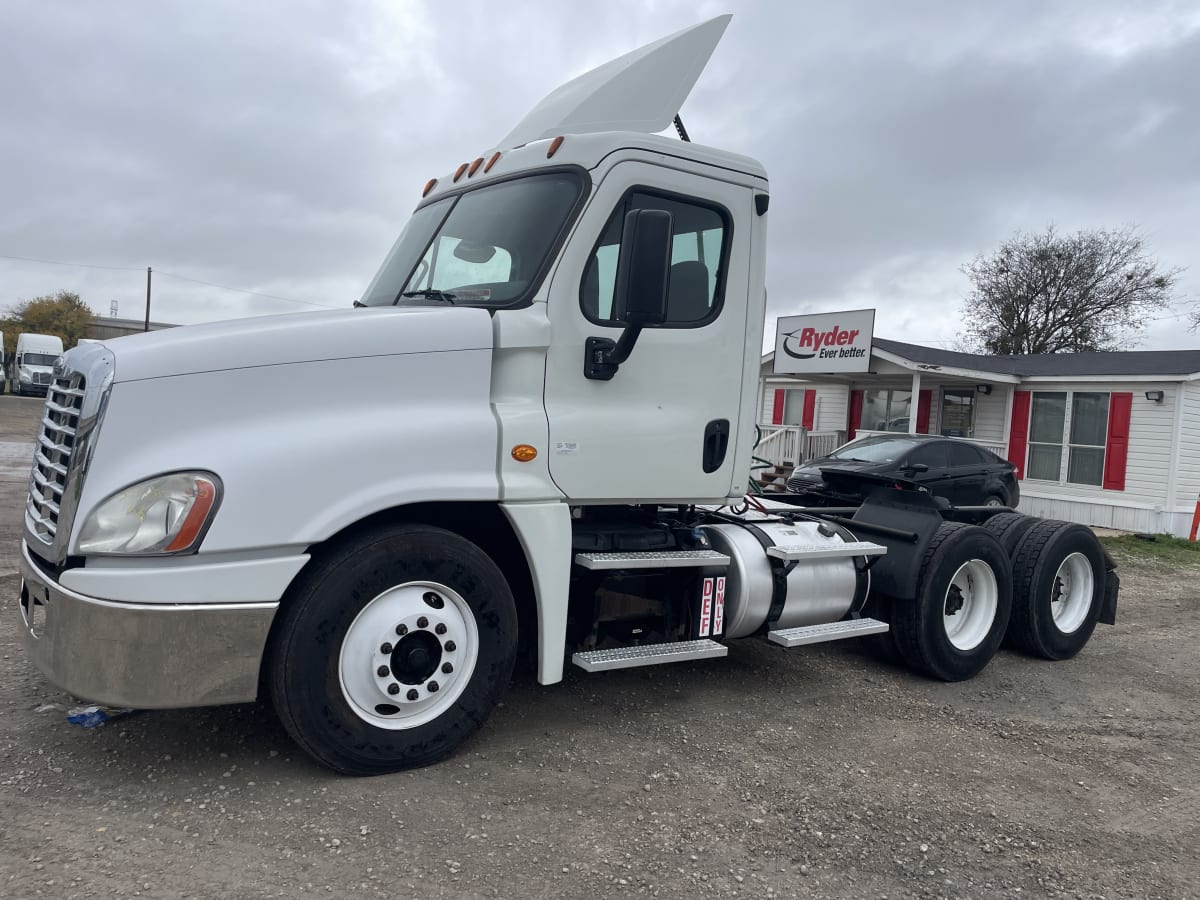 2015 Freightliner/Mercedes CASCADIA 125 592455