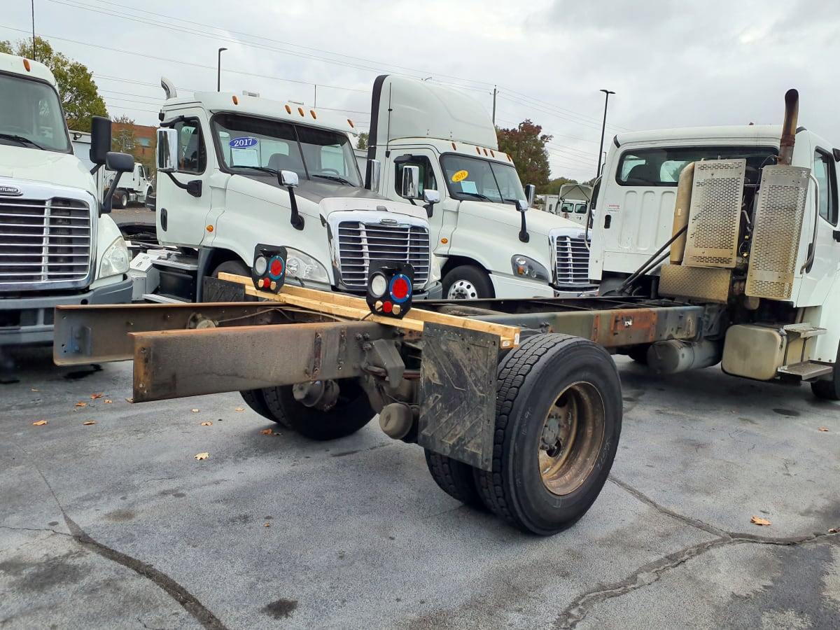 2015 Freightliner/Mercedes M2 106 592465