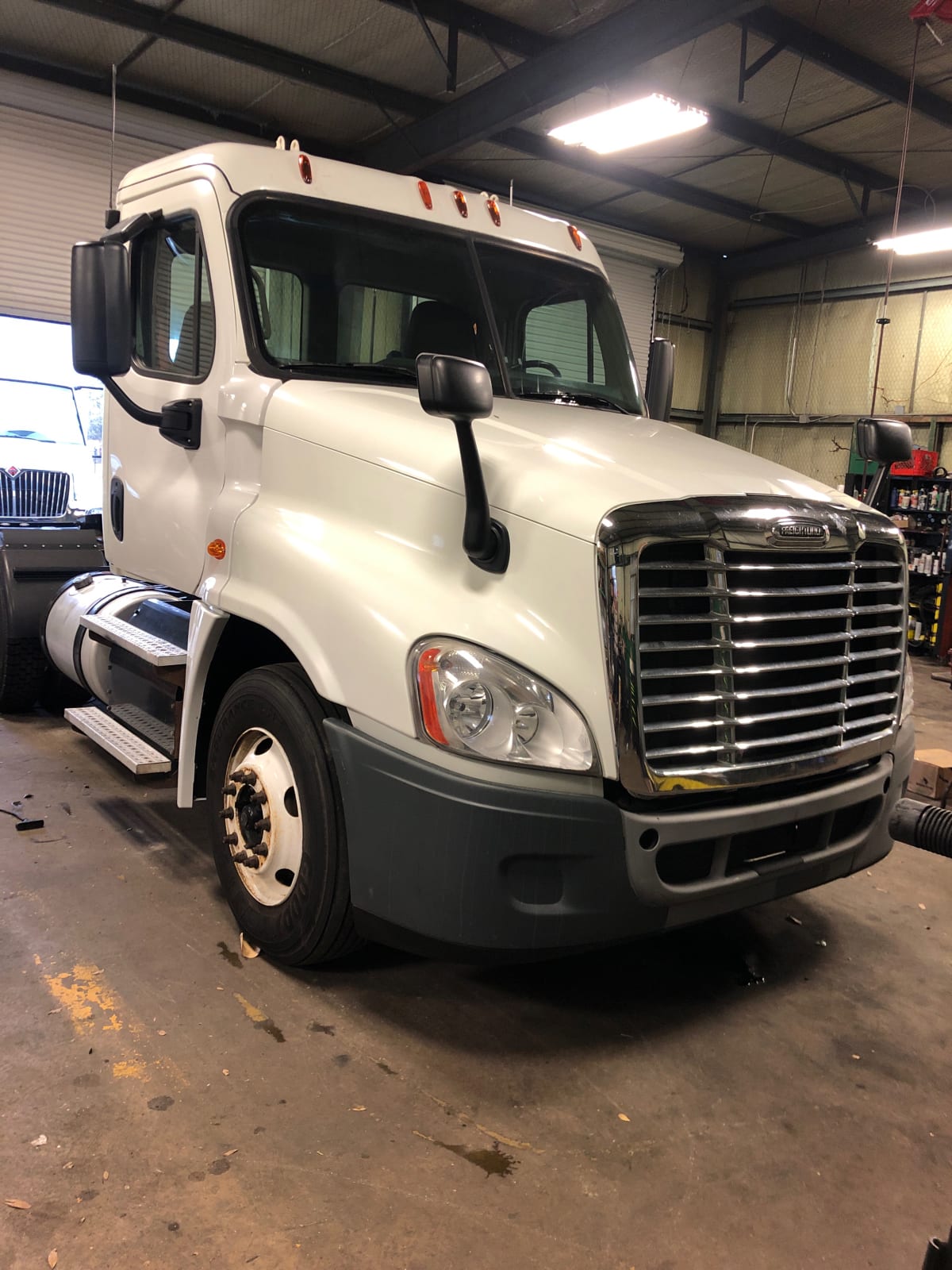 2015 Freightliner/Mercedes CASCADIA 125 592681