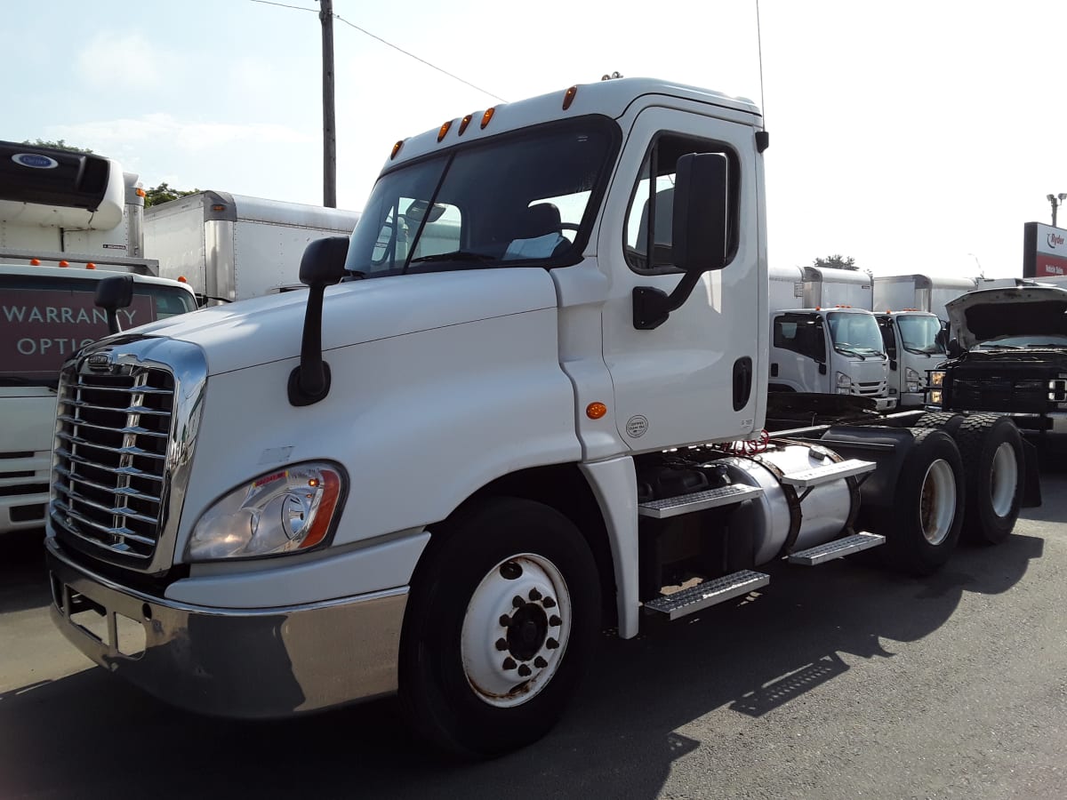 2015 Freightliner/Mercedes CASCADIA 125 592741