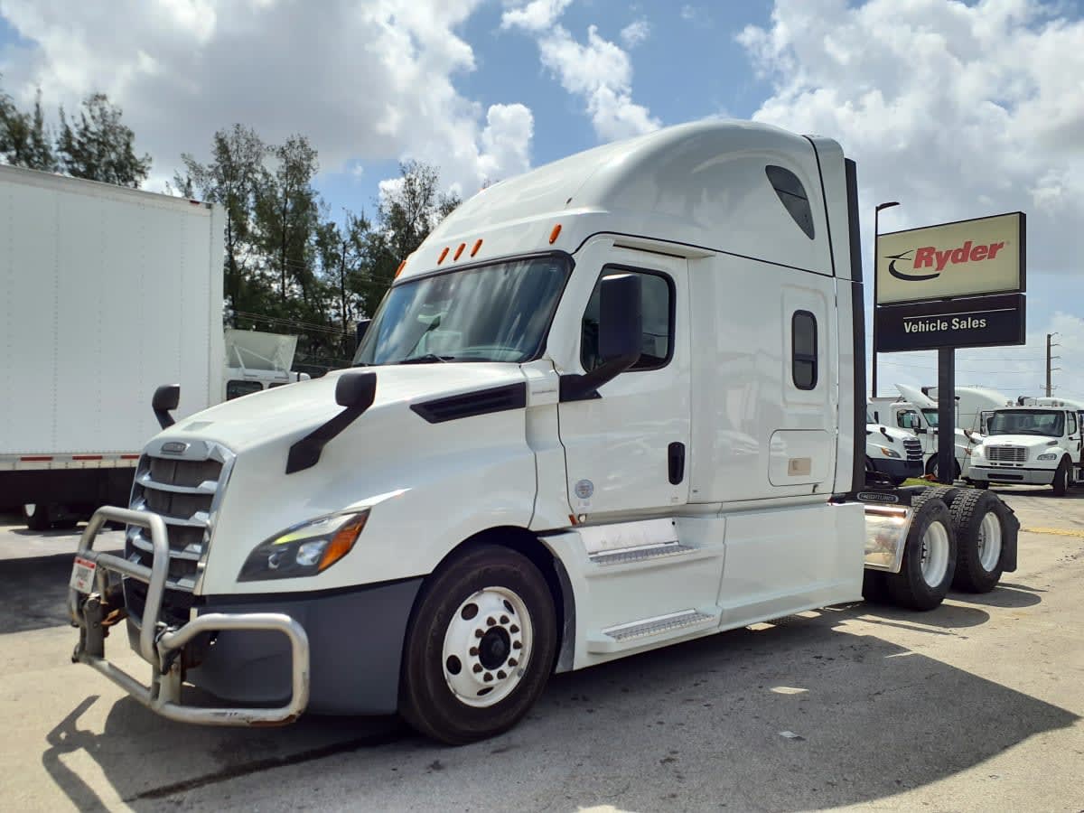 2023 Freightliner Cascadia in Miami, FL