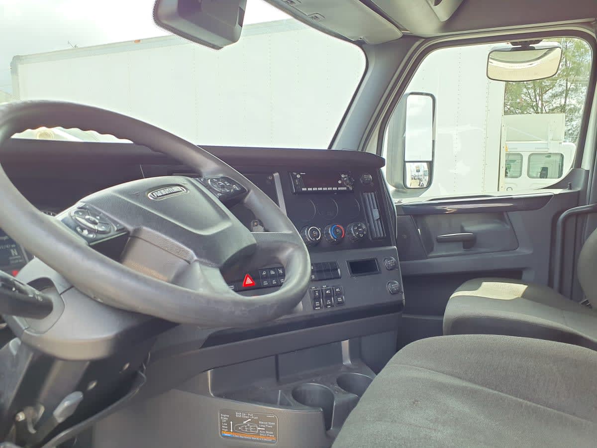 2023 Freightliner Cascadia in Miami, FL — photo 7