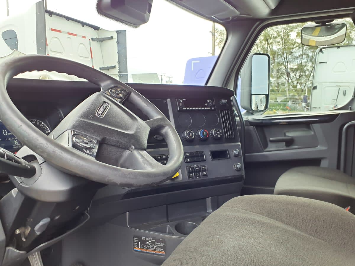 2023 Freightliner Cascadia in Miami, FL — photo 7