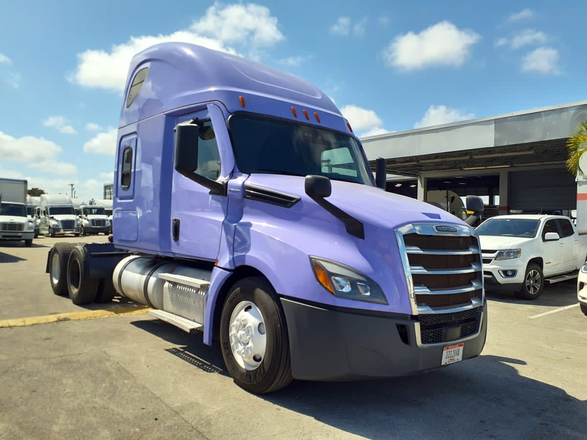 2023 Freightliner - image 3