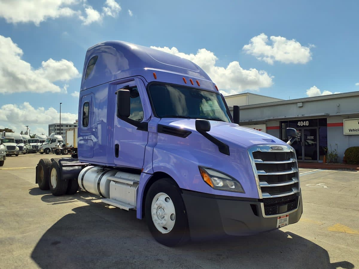 2023 Freightliner - image 3