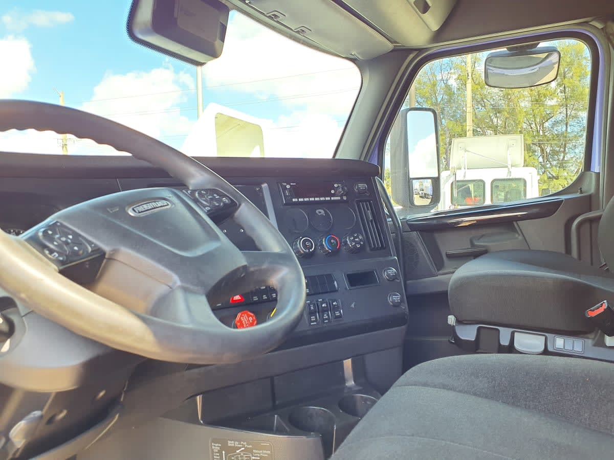 2023 Freightliner - image 7