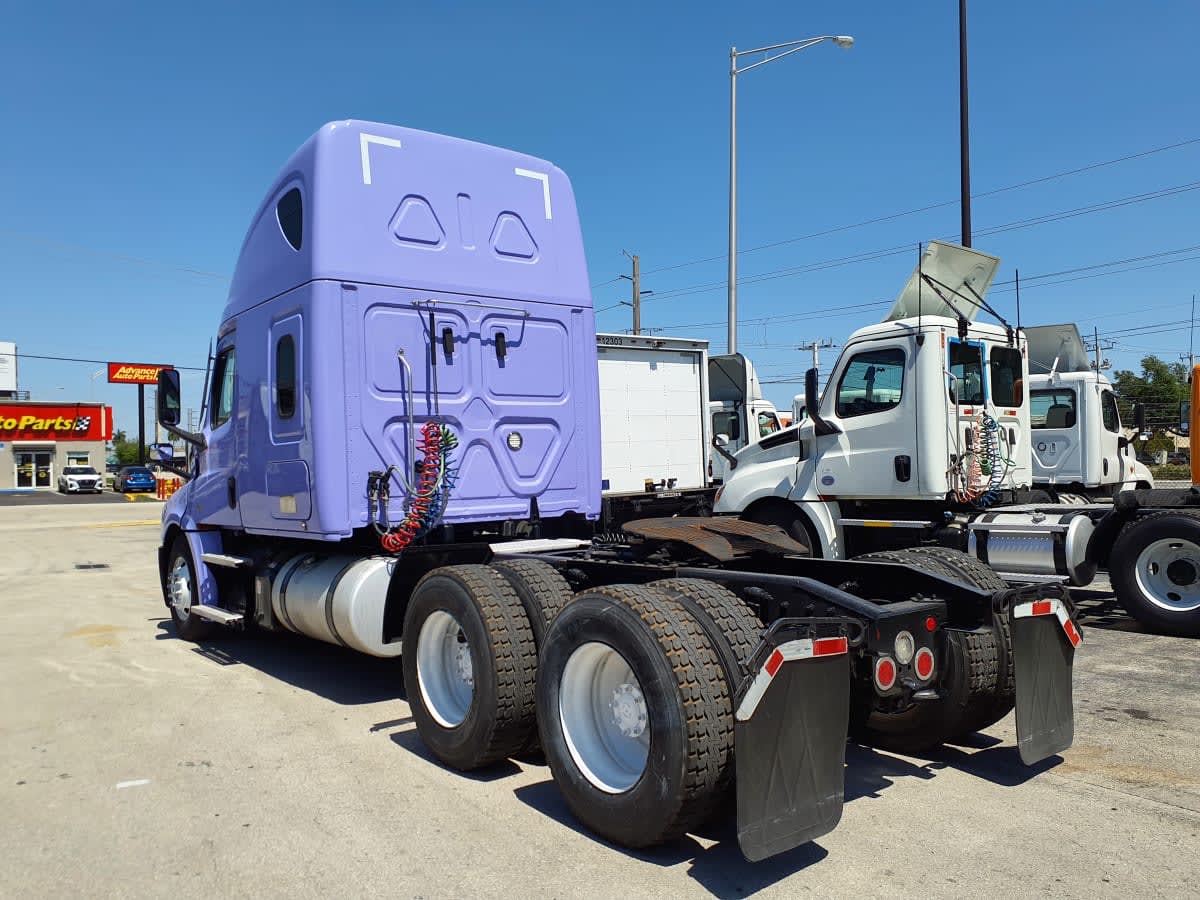 2023 Freightliner - image 6
