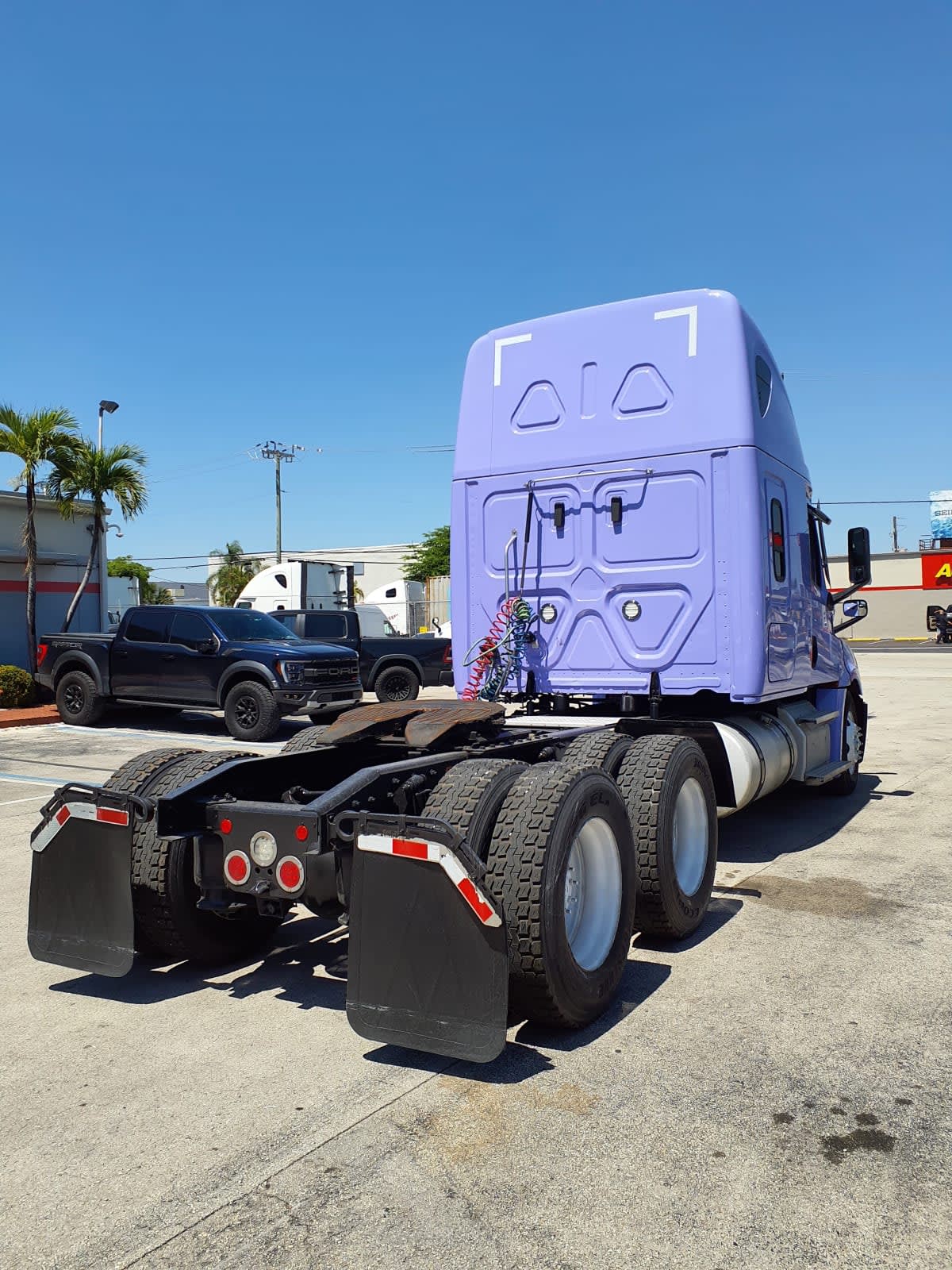 2023 Freightliner - image 4