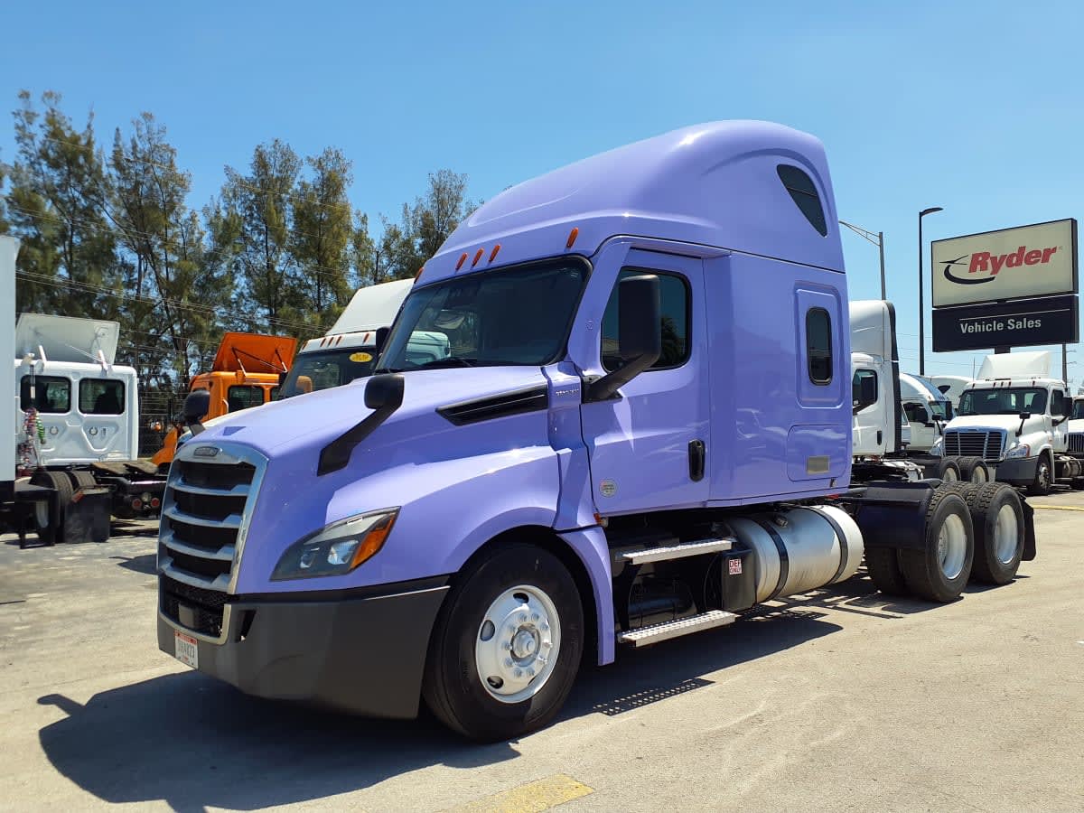 2023 Freightliner - image 1