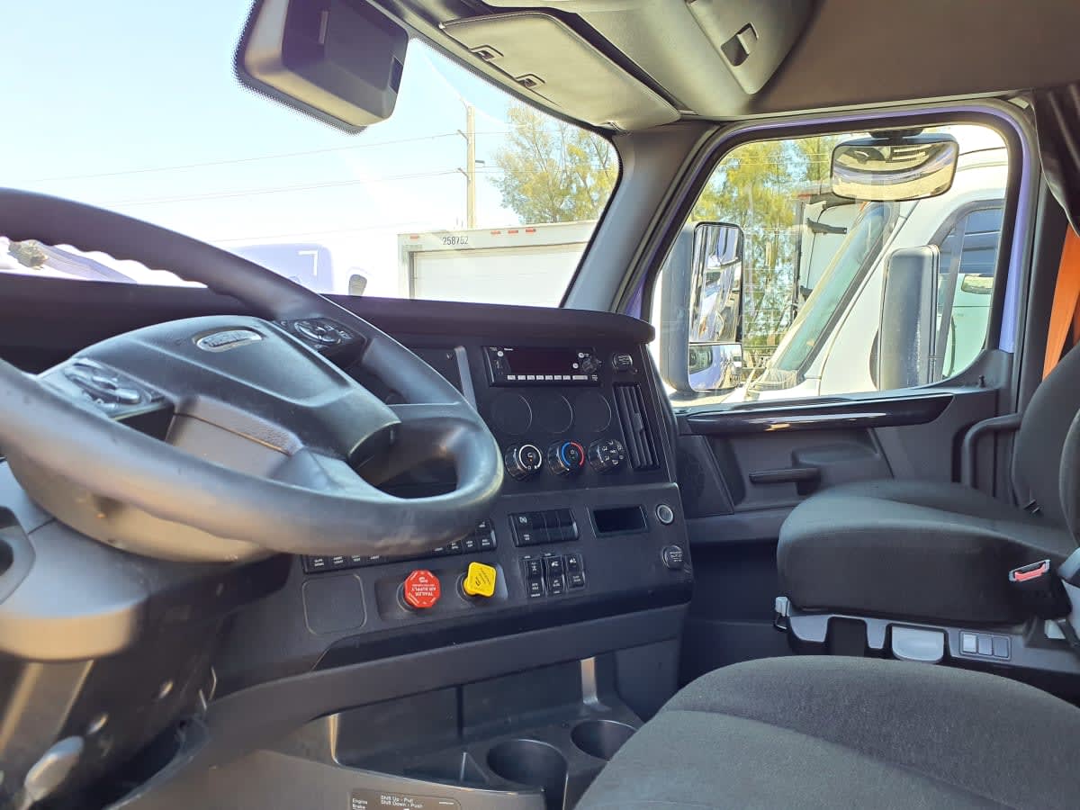 2023 Freightliner - image 7