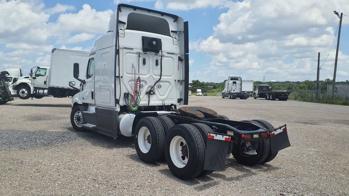 2019 Freightliner Cascadia in Birmingham, AL — photo 6