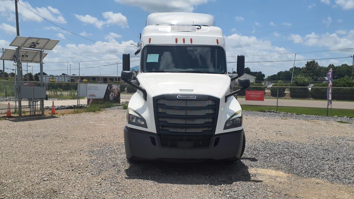 2019 Freightliner Cascadia in Birmingham, AL — photo 2