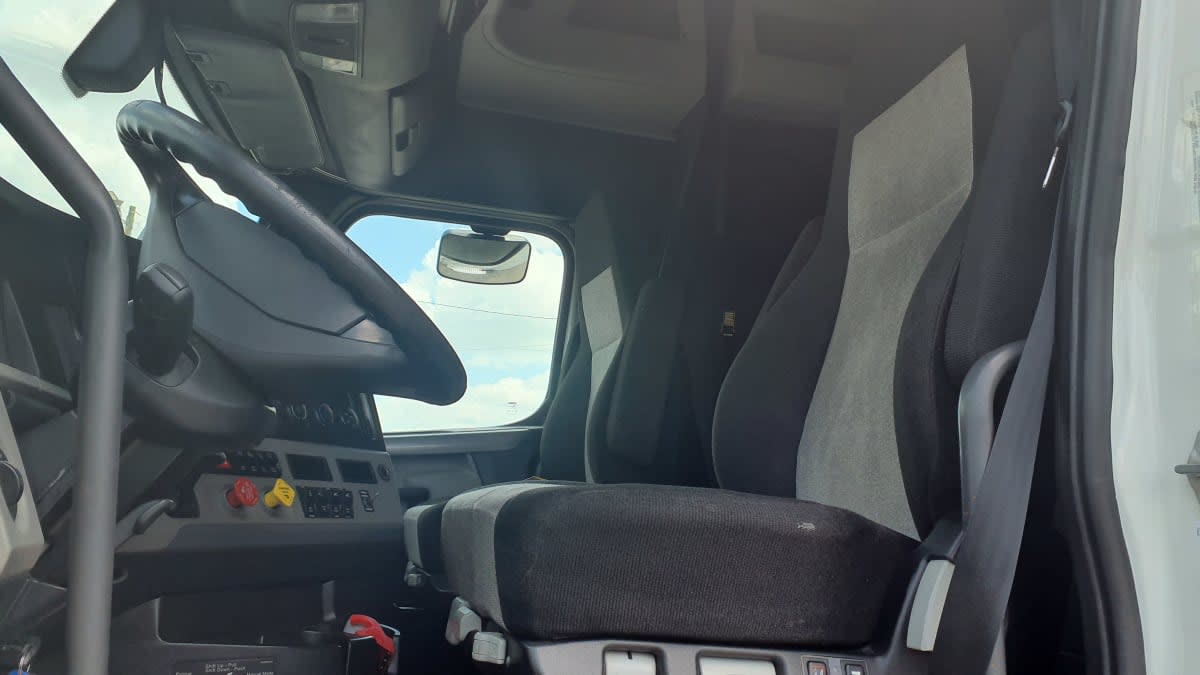2019 Freightliner Cascadia in Birmingham, AL — photo 7