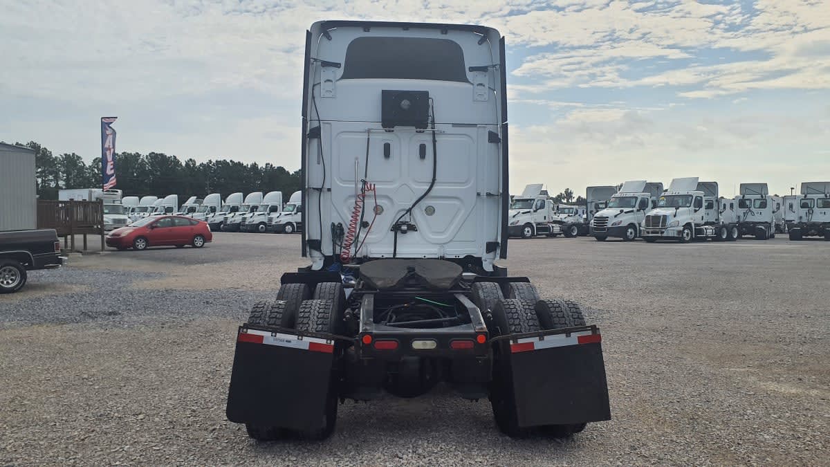 2019 Freightliner Cascadia in Birmingham, AL — photo 5