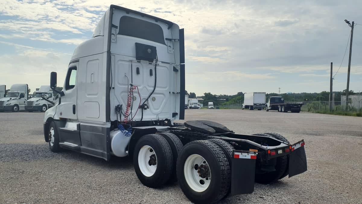 2019 Freightliner Cascadia in Birmingham, AL — photo 6