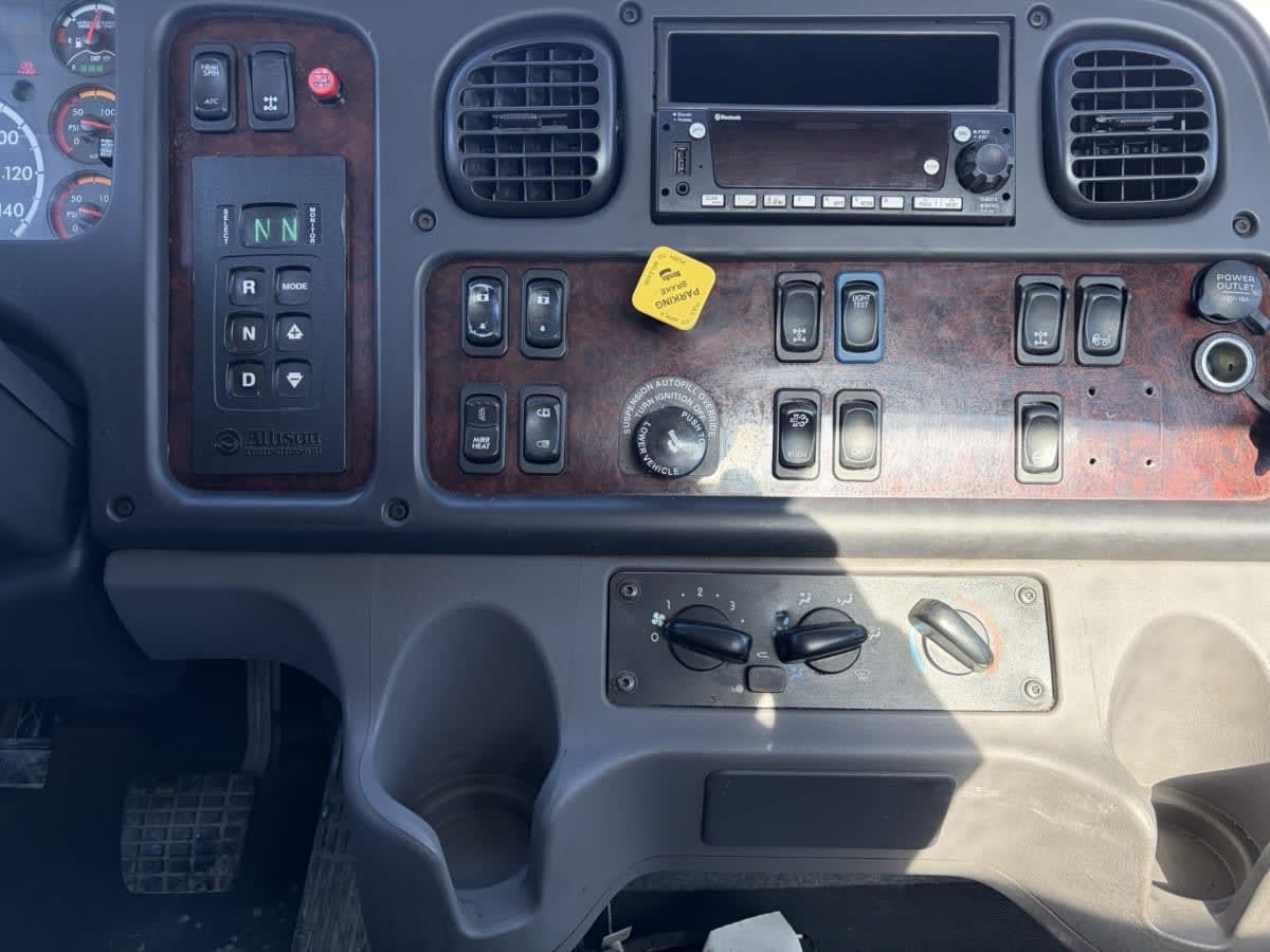 2023 Freightliner/Mercedes M2 106 598111