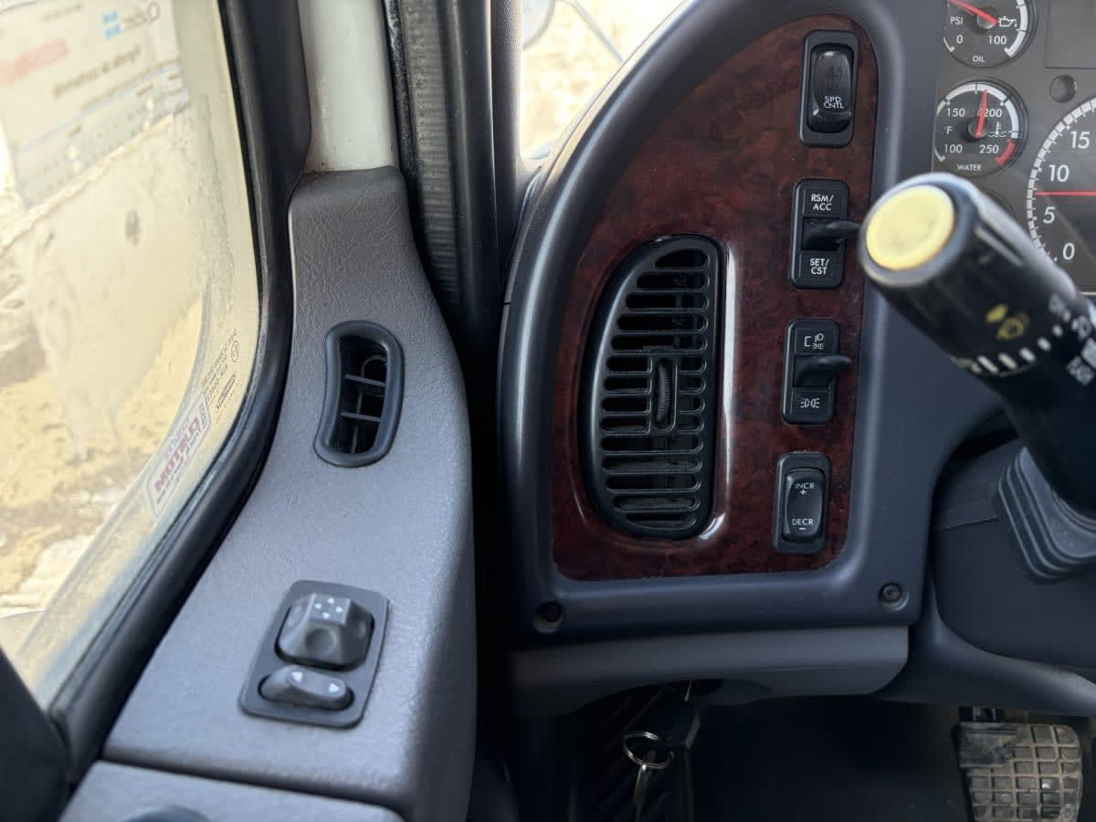 2023 Freightliner/Mercedes M2 106 598111