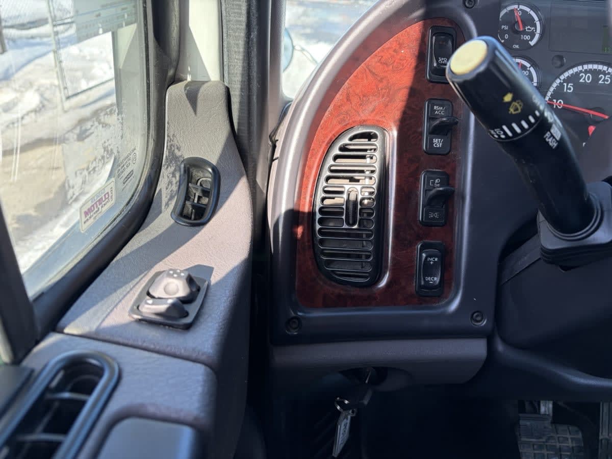 2023 Freightliner/Mercedes M2 106 598112