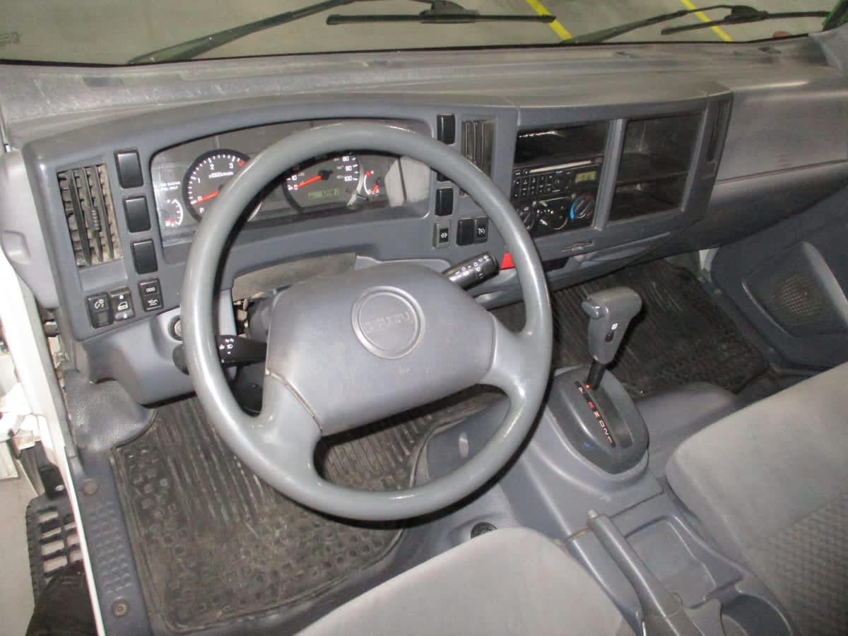 2010 Isuzu NPR - image 7