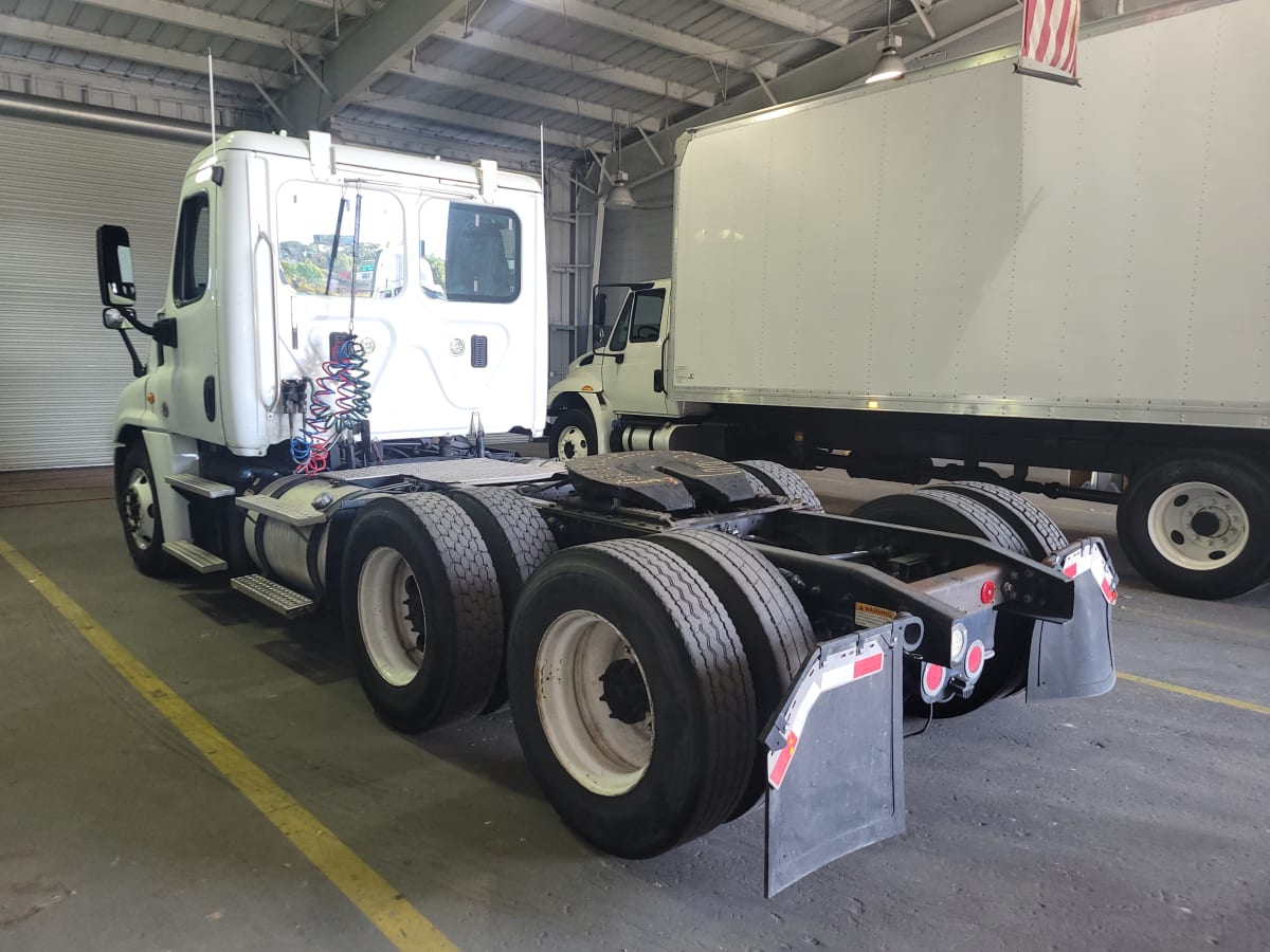 2015 Freightliner/Mercedes CASCADIA 125 639220