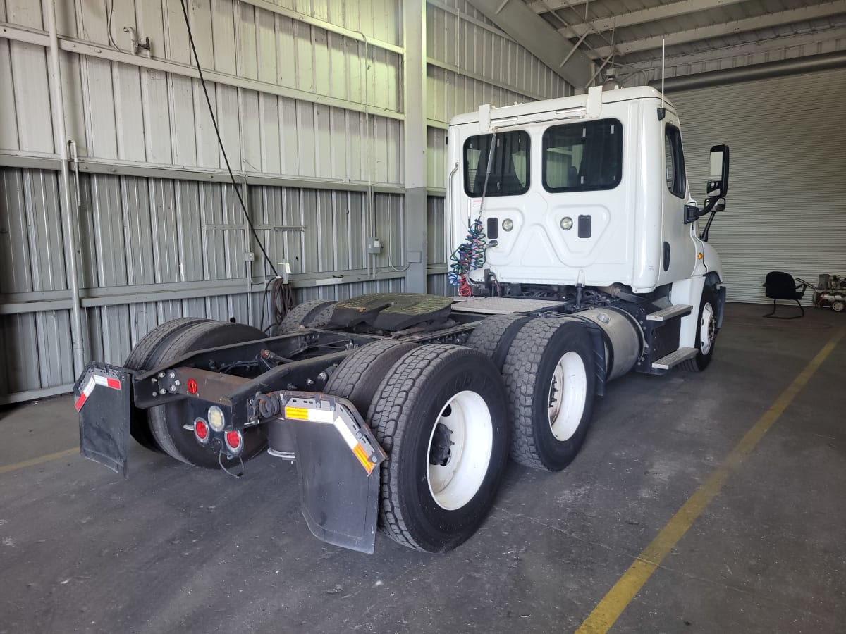 2015 Freightliner/Mercedes CASCADIA 125 639220