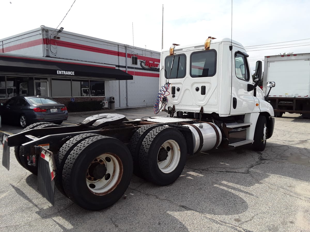 2015 Freightliner/Mercedes CASCADIA 125 639580