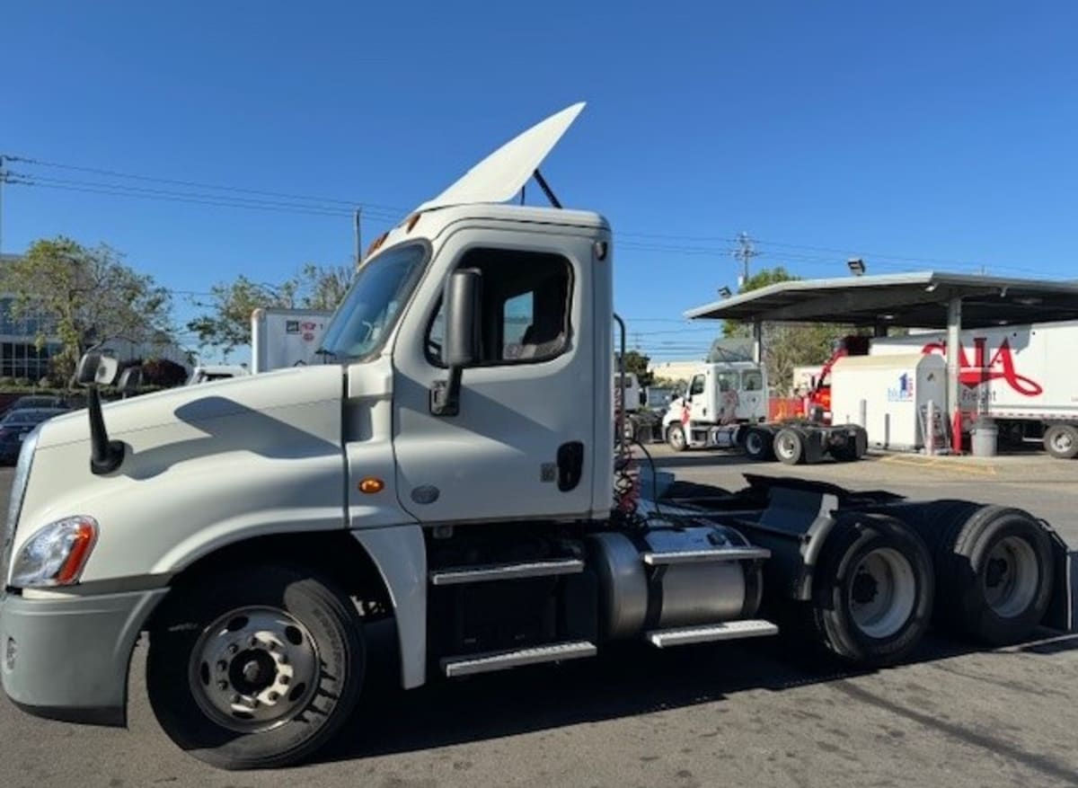 2015 Freightliner/Mercedes CASCADIA 125 639680