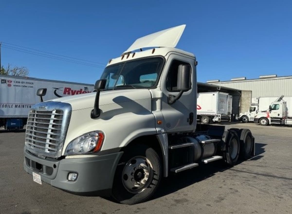 2015 Freightliner/Mercedes CASCADIA 125 639680