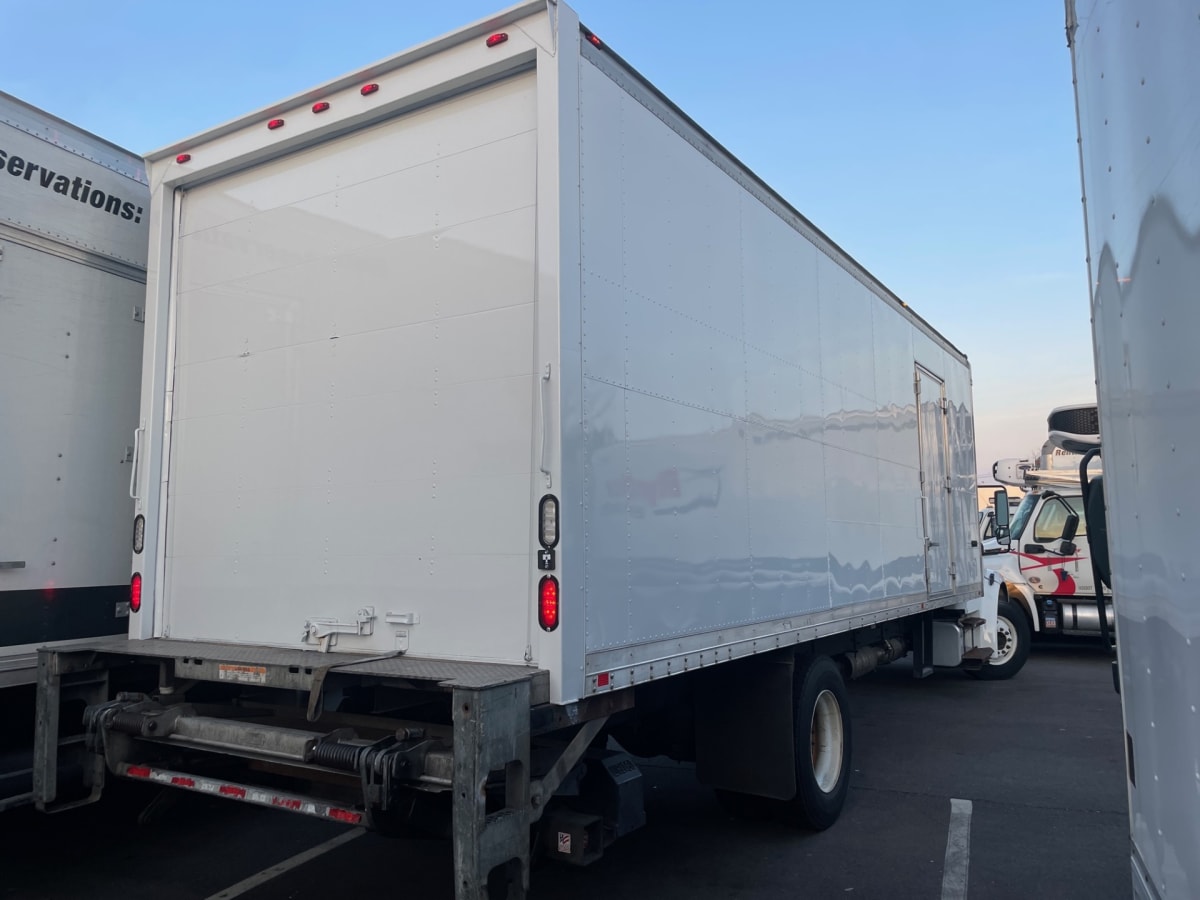 2015 Freightliner/Mercedes M2 106 639890