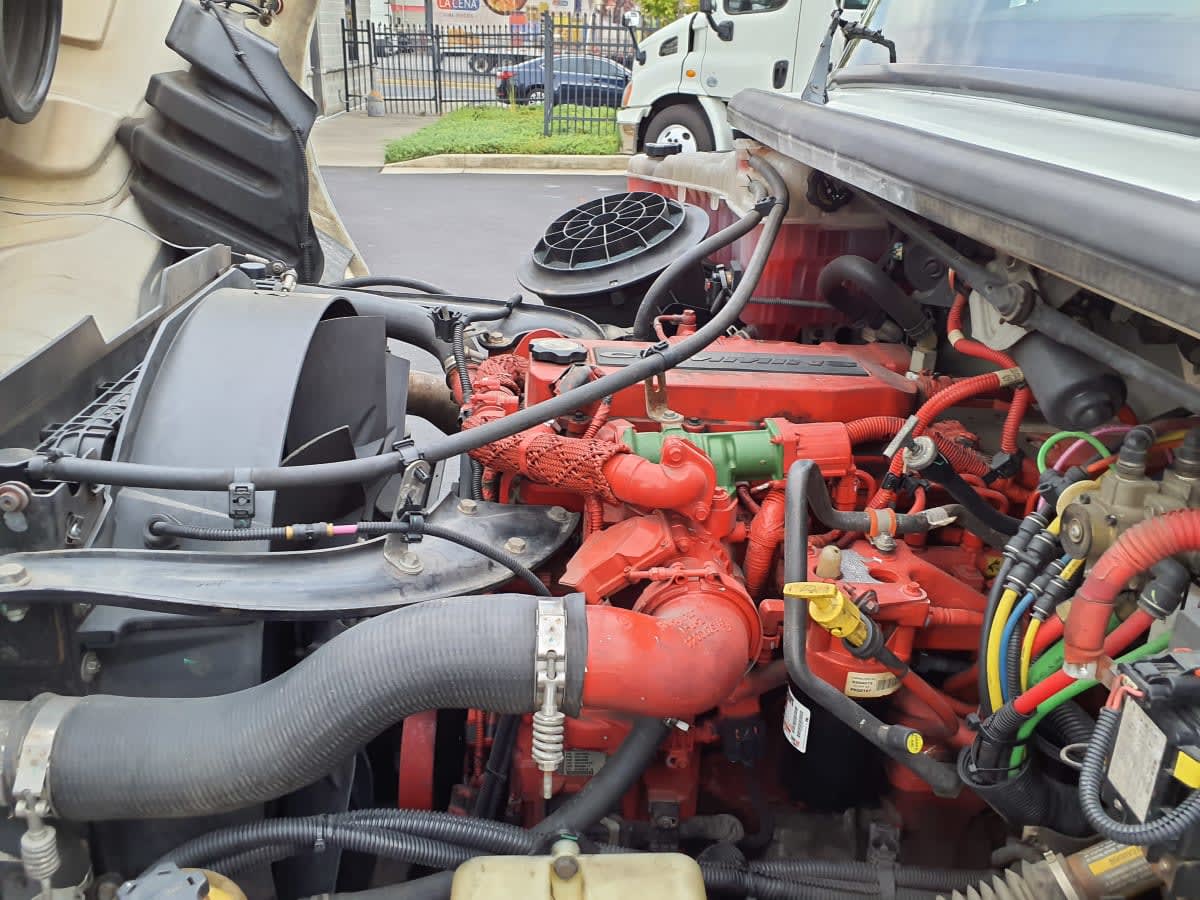 2015 Freightliner/Mercedes M2 106 639994